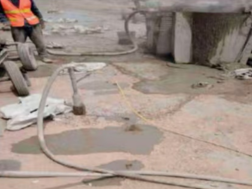 含山水泥混凝土路面板底注浆技术 路面脱空注浆整治方案