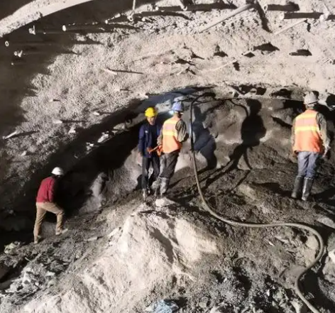 含山拱顶带模注浆料的施工流程及注意事项